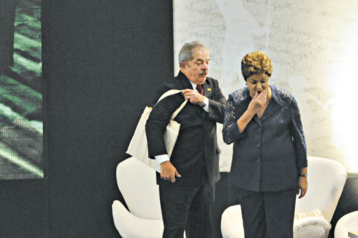 Lula e Dilma, durante evento em Brasília: ex-presidente cancelou discurso que faria na noite de sexta-feira