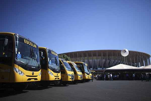 Carros seguem padrão e cores amarelo e preto