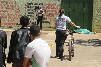 Adonis Alves, de 26 anos, foi morto a tiros no Arapoanga