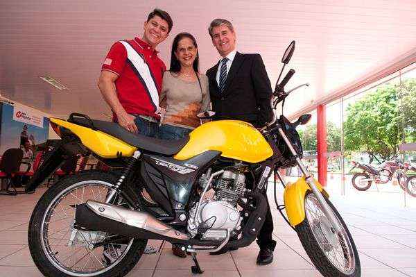 Sandra Mara Barbosa ganhou uma Honda CG Fan KS