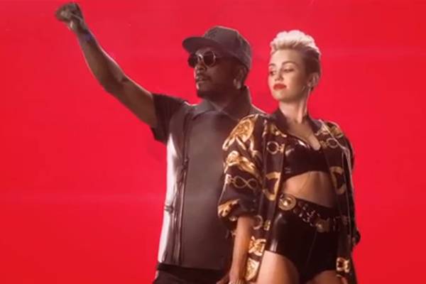 Música com Miley Cyrus substitui faixa acusada de plágio no álbum de Will.i.am