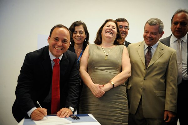 A ministra do Planejamento, Miriam Belchior, durante assinatura de contrato e liberação dos recursos para a construção da TransOceânica, em solenidade no Museu de Arte Contemporânea (MAC)