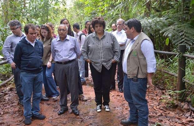 Os ministros do Meio Ambiente, Izabella Teixeira, e do Turismo, Gastão Vieira, em visita ao Parque Nacional de Brasília