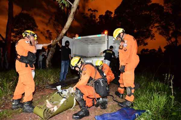 Resgate a rapaz levado por enxurrada em Samambaia já dura mais de 24 horas