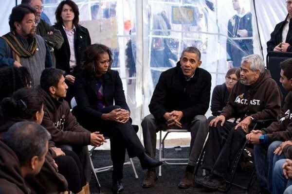 Barack Obama visita grevistas de fome para reforma migratória