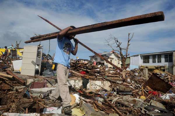 Reconstruir Filipinas, levará entre três e cinco anos e custará trilhões de dólares, disse o presidente do país