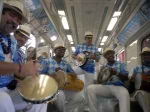 Realizada desde 1991, a festa reúne cantores, músicos e populares em rodas de samba dentro das composições da linha ferroviária urbana da região metropolitana do Rio