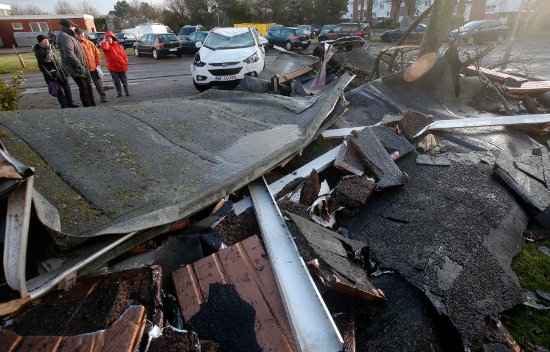 Destruição deixada pela tempestade na Inglaterra