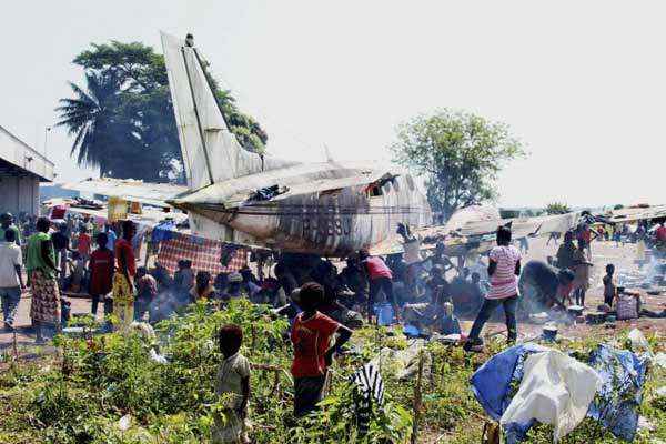 Uma onda de violência deixou desde quinta-feira cerca de 300 mortos na capital, Bangui, segundo a Cruz Vermelha local