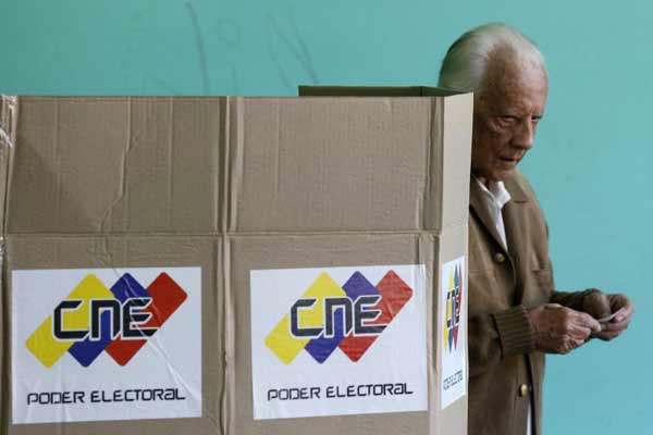 Mais de 19 milhões de venezuelanos devem votar nas eleições municipais da Vanezuela