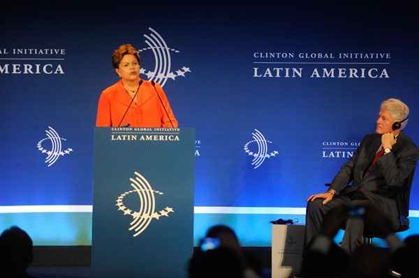 Presidente Dilma Rousseff participa da abertura do evento Clinton Global Initiative Latin America, promovido pelo ex-presidente norte-americano Bill Clinton