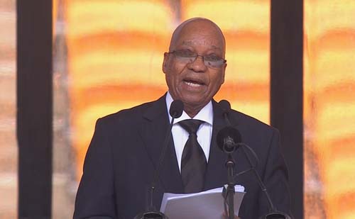 Presidente sul-africano Jacob Zuma faz discurso no estádio Soccer City, durante o memorial de Nelson Mandela