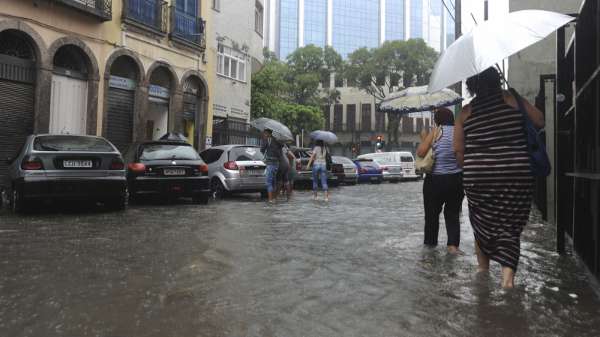 Segundo o Centro de Operações da Prefeitura, o Sistema de Alerta e Alarme Comunitário da prefeitura do RJ foi acionado, de forma preventiva