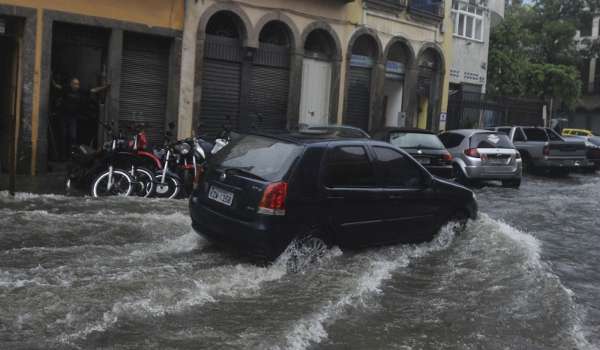 Segundo o Centro de Operações da Prefeitura, o Sistema de Alerta e Alarme Comunitário da prefeitura do RJ foi acionado, de forma preventiva
