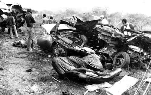 O Opala que levava Juscelino ficou destruído ao bater de frente com um ônibus da Viação Cometa