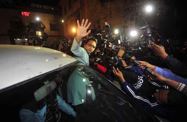 Hasan Jamil , filho do líder islâmico Abdul Quader Mollah, após a reunião com o pai, em Dhaka