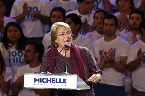 Bachelet encerrou a campanha no Estádio Nacional de Santiago, diante de mais de 6 mil pessoas