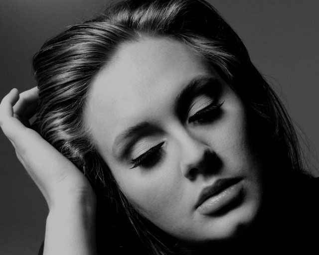 Álbum '21' da cantora Adele é o mais vendido da história da Amazon