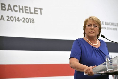 Michelle Bachelet dá sua primeira entrevista coletiva após o segundo turno, nos escritórios do seu centro de comando em Santiago