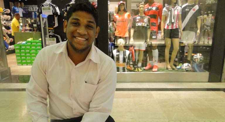 David Prince, 21, planeja o casamento e pretende comprar a casa própria em 2014