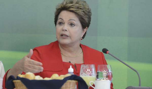 Presidenta Dilma Rousseff fez os comentários antes de a autoridade monetária norte-americana confirmar a redução do apoio econômico