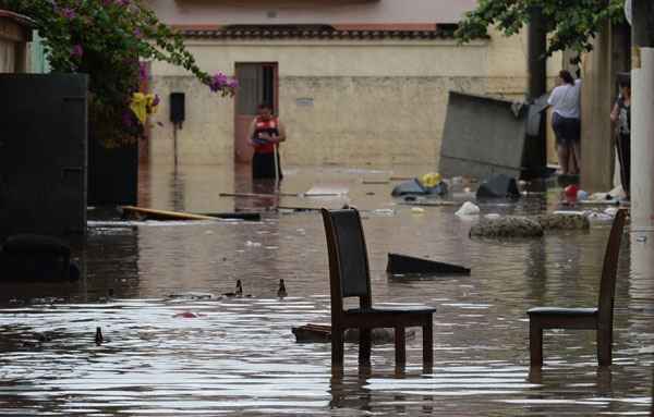 Cidade alagada: ao longo do dia de hoje, pelo menos nove prefeituras devem decretar situação de emergência