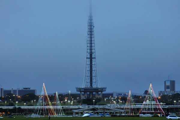 O céu do Distrito Federal ficará de encoberto a nublado ao longo do dia