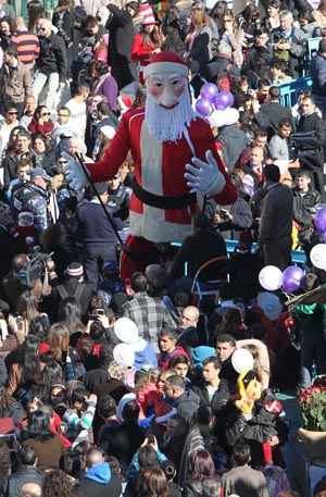 Peregrinos participam de celebrações de Natal na cidade bíblica de Belém, na Cisjordânia