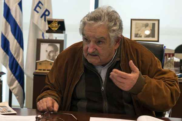 A iniciativa de Mujica recebeu críticas e apoio, tanto internos quanto internacionais