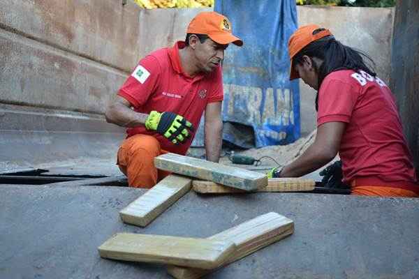 Carreta que transportava 2 toneladas de maconha interceptada em estrada de terra entre Sobradinho II e Brazlândia é encaminhada para os bombeiros