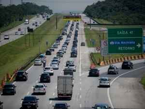 Até as 22h de ontem, 387 mil veículos já haviam deixado a capital paulista por essas rodovias desde o início da sexta-feira (20/12)