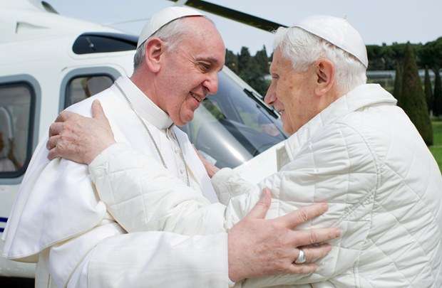 O convite surgiu após o encontro do atual papa e Bento XVI na última segunda-feira (23/12)