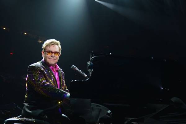 Elton está em turnê com o álbum The diving board