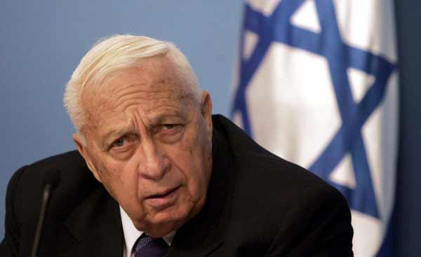 Com falência de órgãos, familiares de Ariel Sharon decidiram mantê-lo com vida com a ajuda de aparelhos