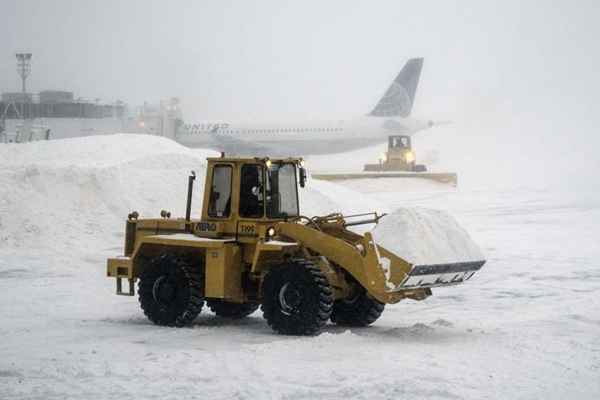 Mais de mil voos sofreram atrasos ou foram cancelados na sexta-feira (03/01) em função das tempestades de neve