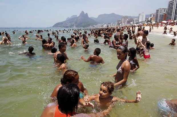 Segundo a Polícia Militar, a operação especial será mantida por tempo indeterminado neste verão ou sempre que houver necessidade em dias de sol e maior procura de banhistas