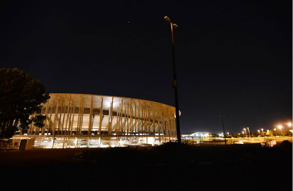 Arredores do Mané Garrincha: Eixo Monumental sem iluminação