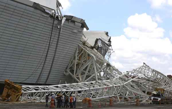 Acidente nas obras do Itaquerão, em novembro, vai retardar a entrega do estádio, onde será disputada a partida de abertura do torneio