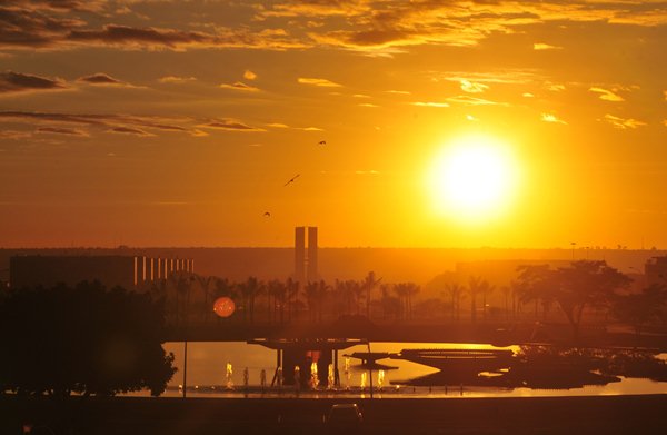 Sol prevalece em Brasília nesta quarta-feira, mas há possibilidade de pancadas chuvas