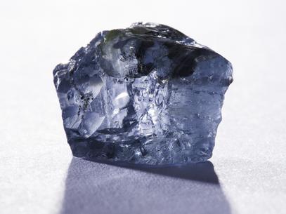 O diamante azul de 29,6 quilates encontrado pela empresa na mina da África do Sul Foto