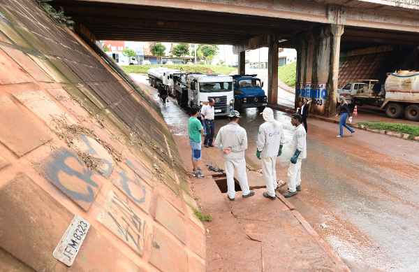 No mesmo local, uma criança morreu afogada dentro de um ônibus em outubro de 2013