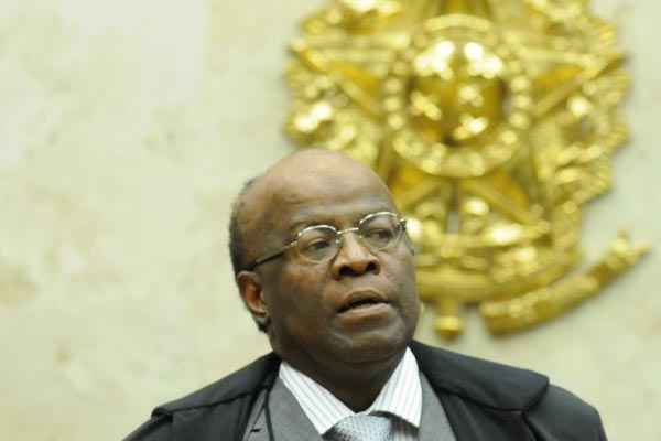 Joaquim Barbosa passa as férias em Paris