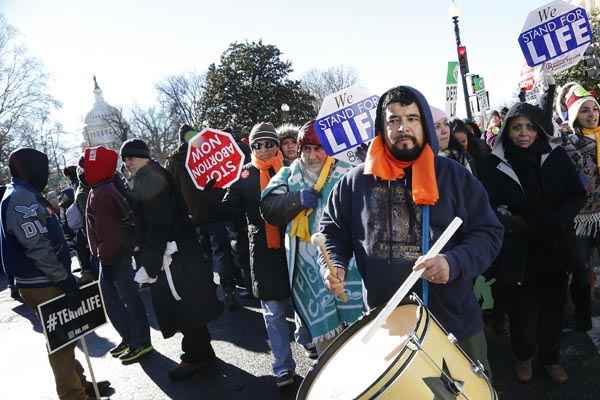 Manifestantes anti-aborto participam de marcha anual pela vida, em Washington