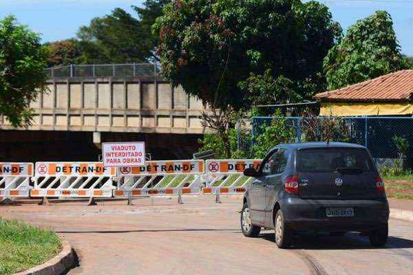 Cena do crime: reforma do viaduto desvia trânsito no local