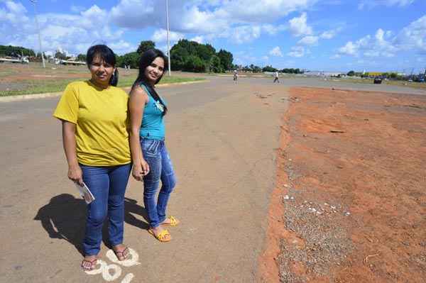 Daniela e Jéssica, moradoras de Ceilândia, não vão ao desfile no Plano