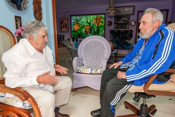 A imagem do encontro de Fidel com Mujica foi publica no jornal Partido Comunista