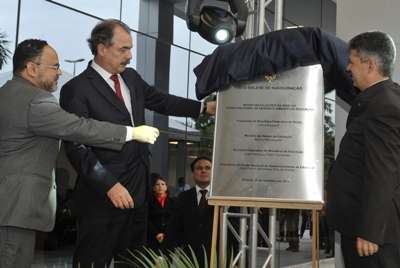 O novo ministro, à esquerda, e o atual, Aloizio Mercadante, em inauguração das novas instalações da sede do FNDE, em 2012.