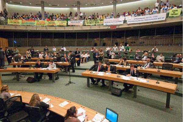 A atual Mesa Diretora da Câmara Legislativa aprovou decisão da gestão anterior da Casa: verba indexada à da Câmara dos Deputados