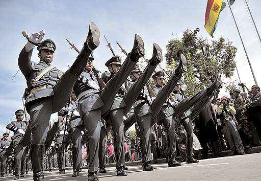 Desfile militar na Bolívia lembra o início da Guerra do Pacífico, ocorrida entre 1879 e 1883: hoje, o país tenta recuperar território perdido apelando à Justiça