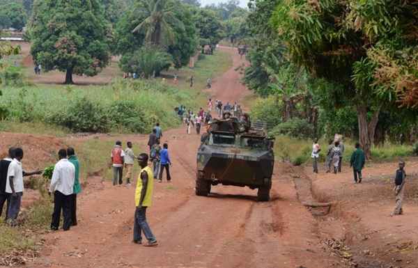 Segundo o fonte, ex-rebeldes Seleka das cidade de Maïki, Boda e Ngoto (oeste), informados da presença da força francesa Sangaris em M'baiki, chamaram todos os muçulmanos da região a juntar-se a eles